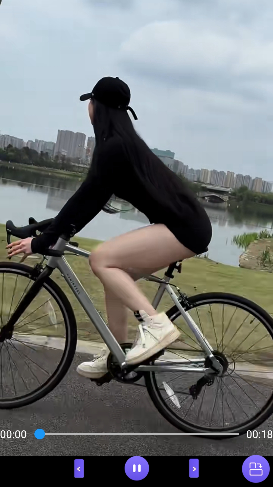 裤子里面穿丝袜叫什么截图